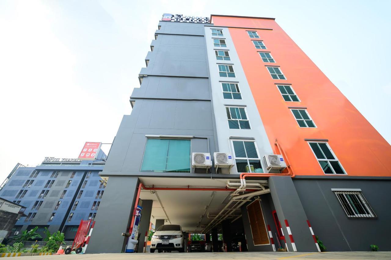 The Living Block Hotel Bangkok Exterior photo